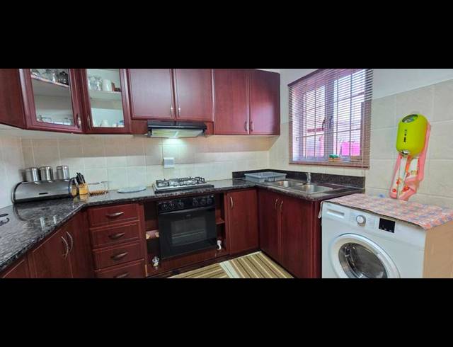 3 BEDROOM TOWNHOUSE FOR SALE IN RAISETHORPE